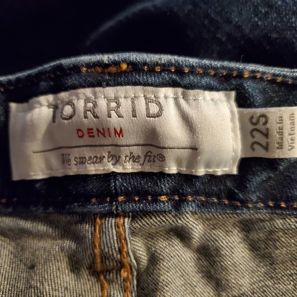 Torrid Blue Flare Cropped Jeans Size 22S - Picture 2 of 5